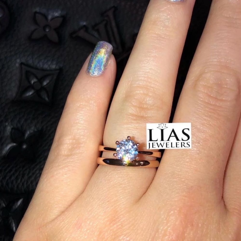 New 18k rose gold wedding ring set